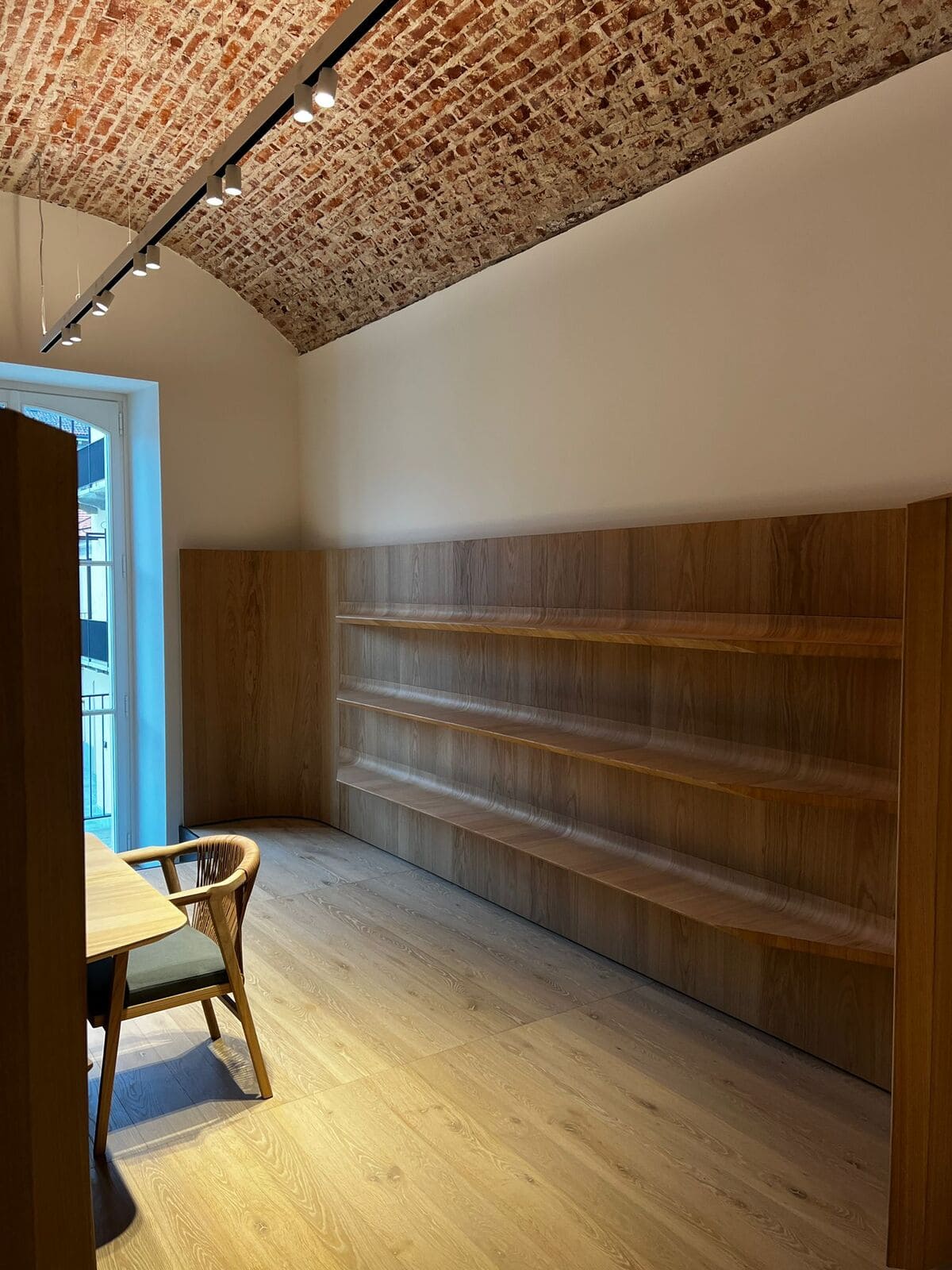 posa boiserie zoccolini e porte interne